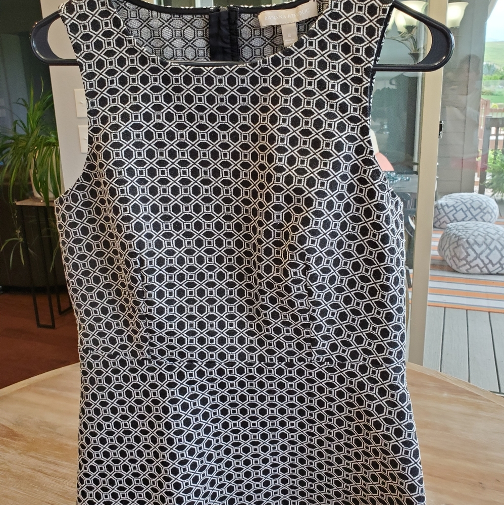 Banana Republic sleeveless top with peplum waist